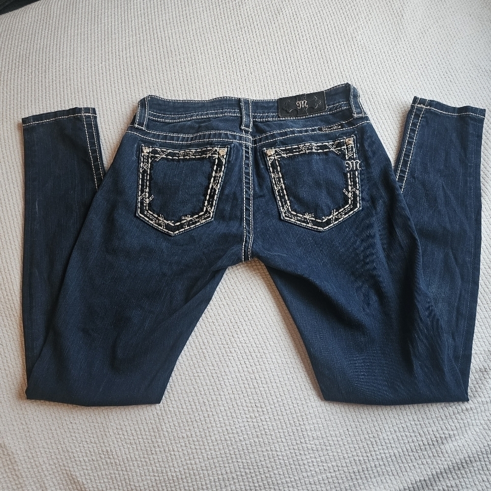 Miss Me Signature Super Skinny Rhinestones and embroidered stitching jeans 27
